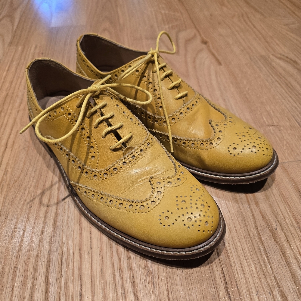 Women's Yellow Brogue Shoes Hand Made In Italy, Size 8.5